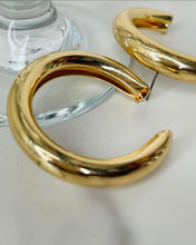 Load image into Gallery viewer, Gold U-Shaped Hoops